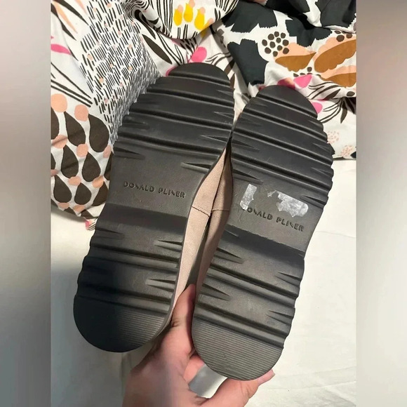 Donald J. Pliner Clio Loafer color salmon size 7.5 - Picture 5 of 7